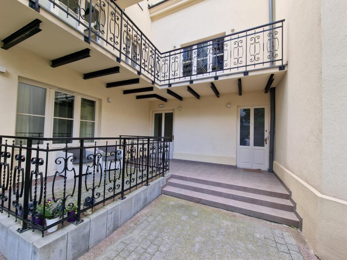 Apartamenty Sebastiana Краков Экстерьер фото